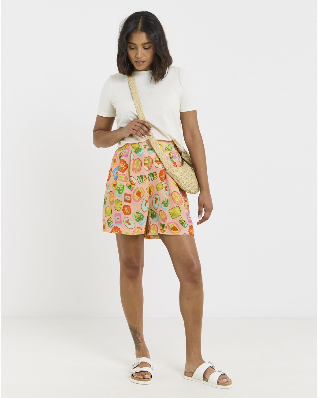 Twisted Wunder White Linen Postcard Shorts