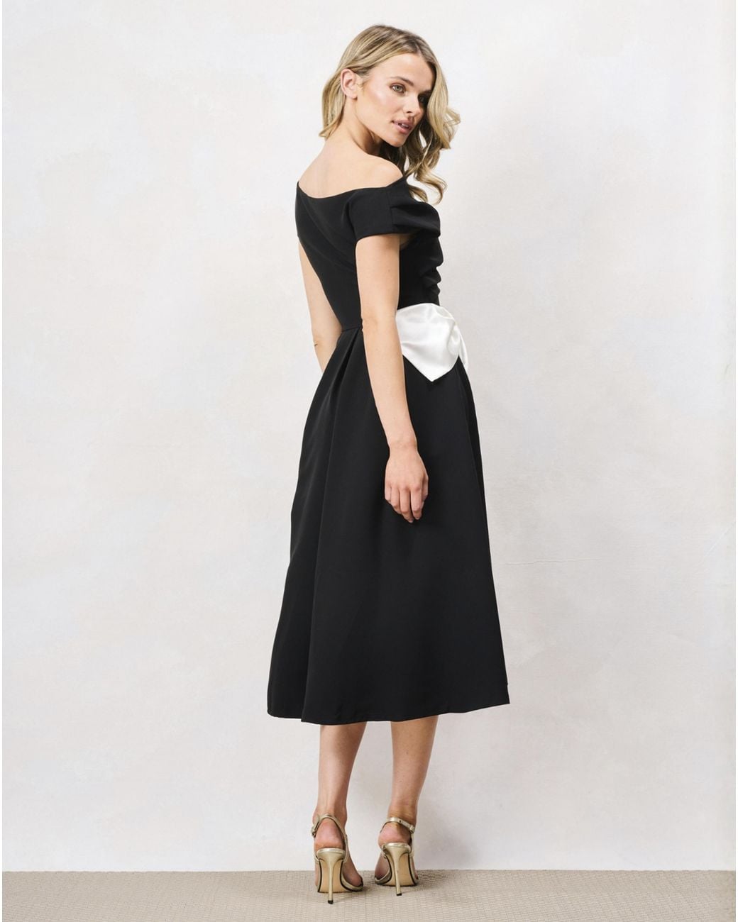 Hope & Ivy Black The Natalie Bow Dress