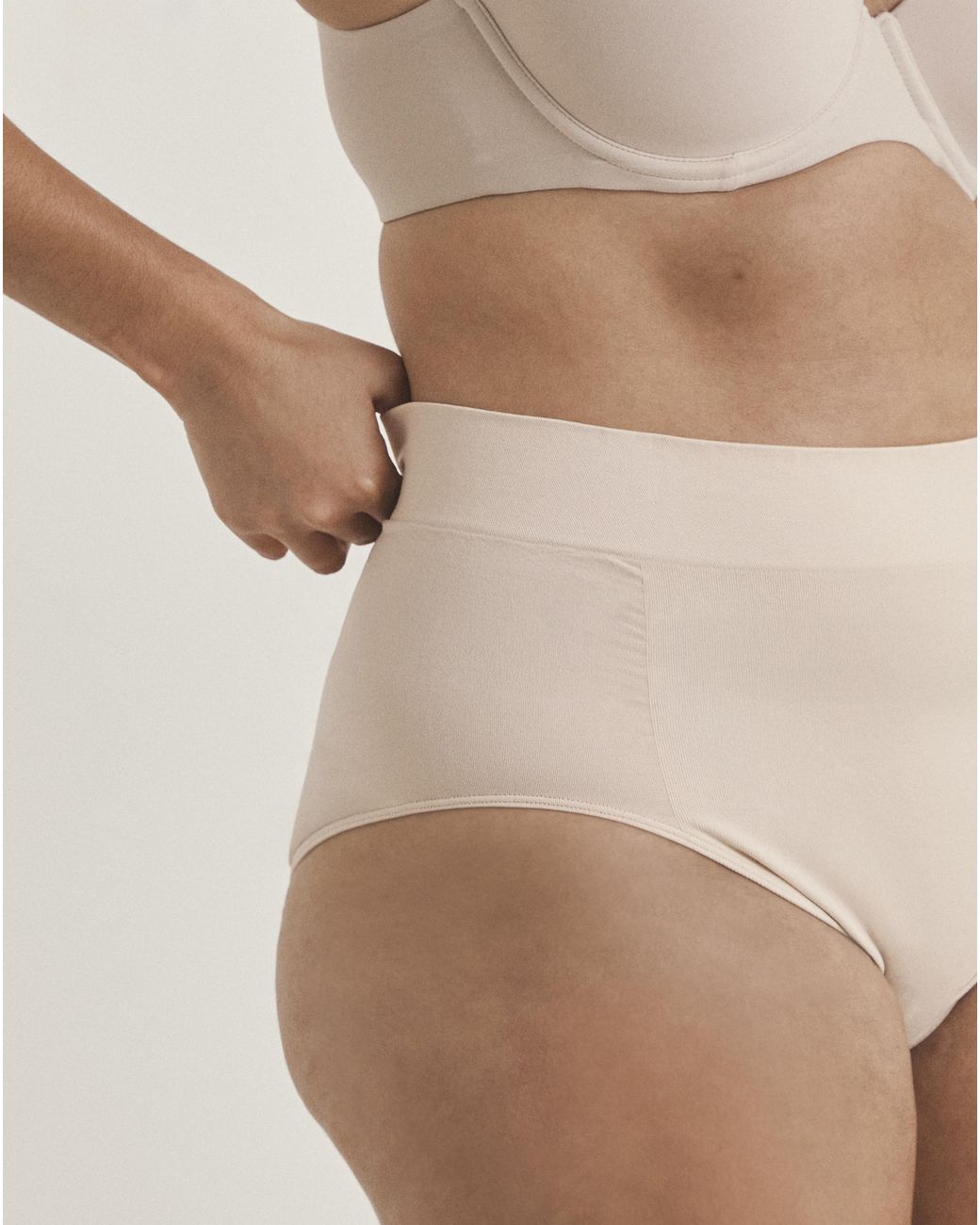 MAGISCULPT Natural Seamfree Shaping Briefs