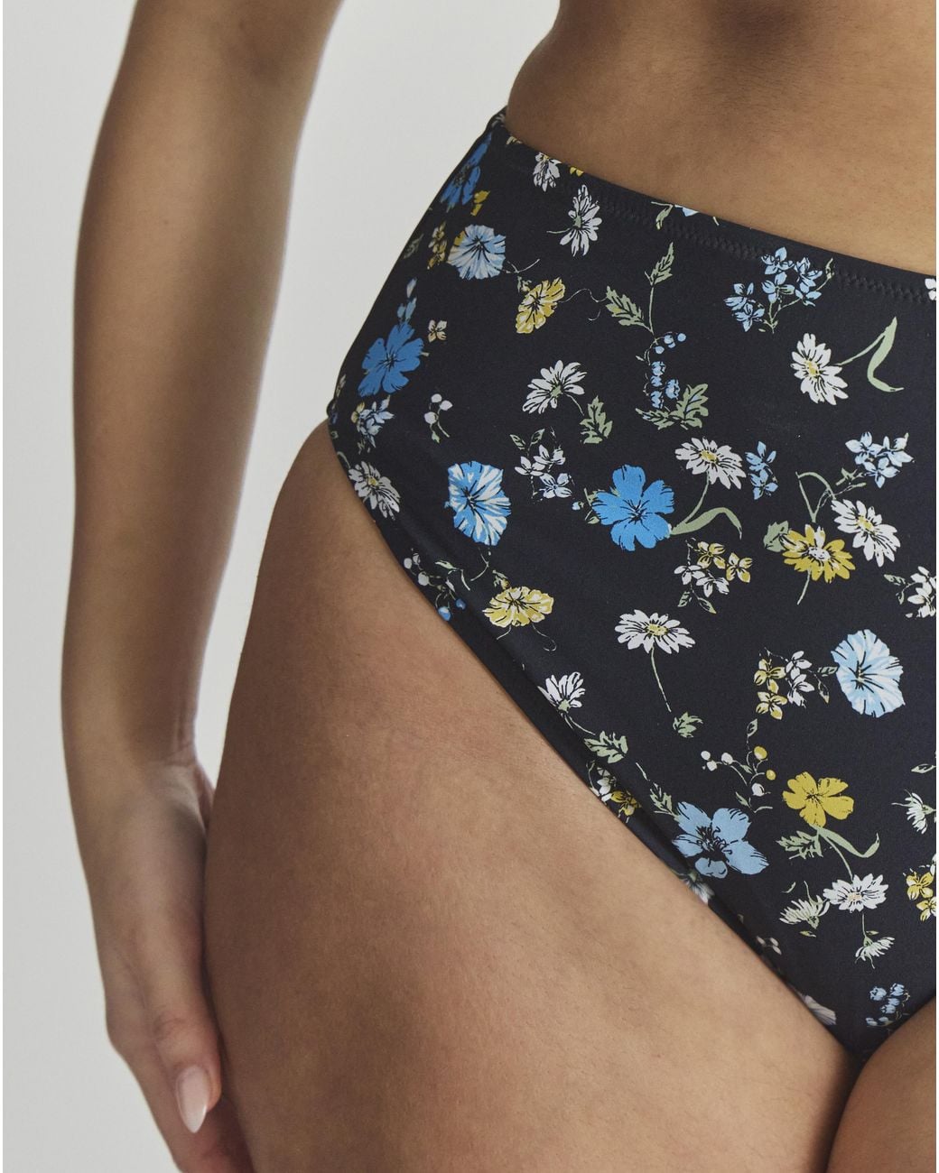 MAGISCULPT Multicolor High Leg Bikini Brief