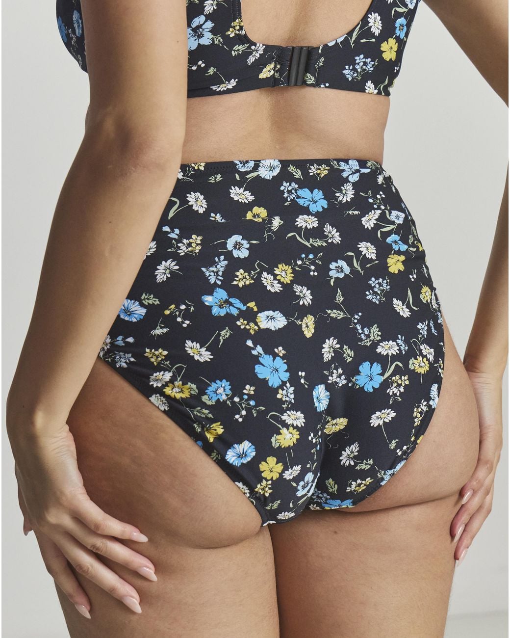 MAGISCULPT Multicolor High Leg Bikini Brief