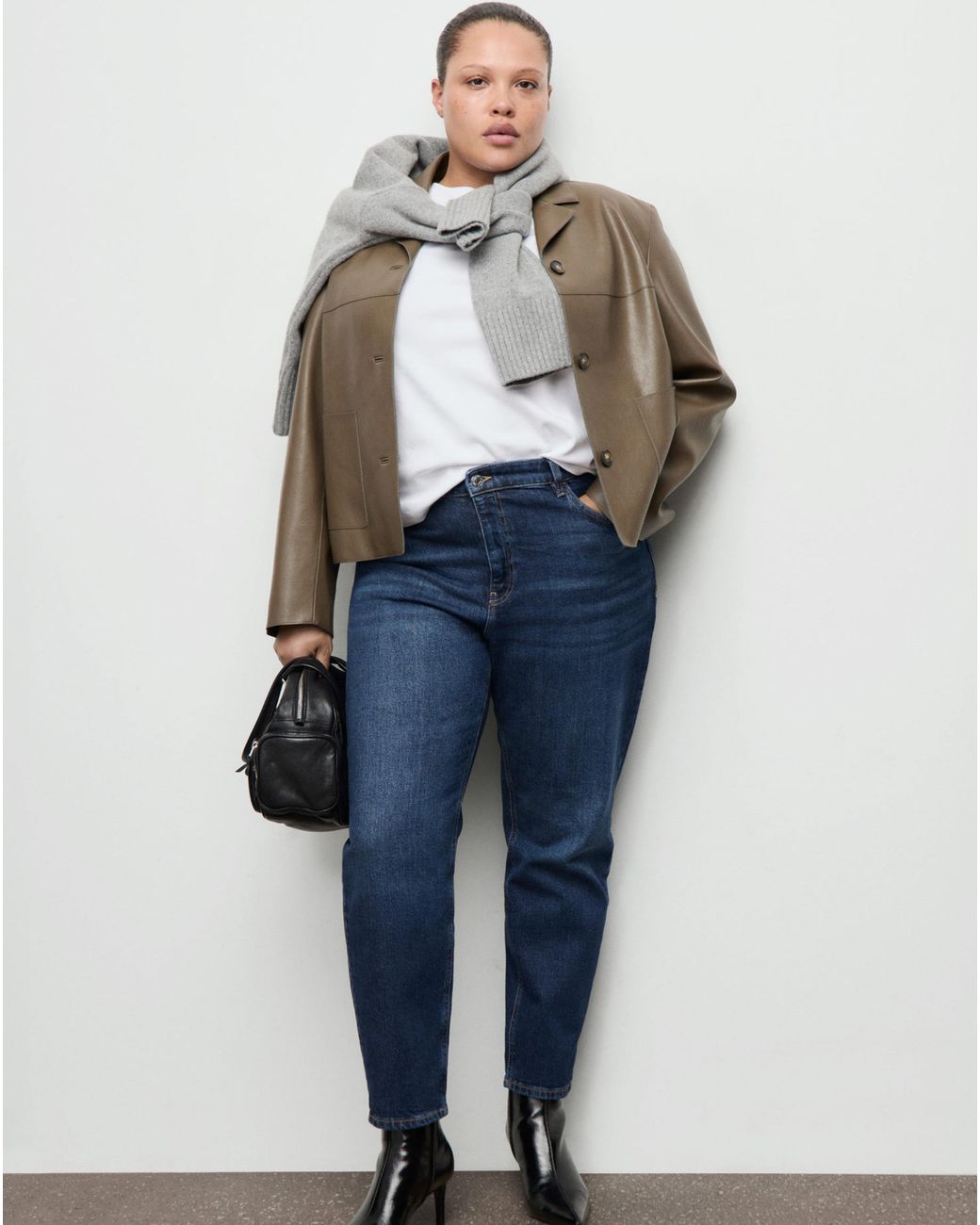 Mango Blue Comfort High-Rise Crop Mom Jean
