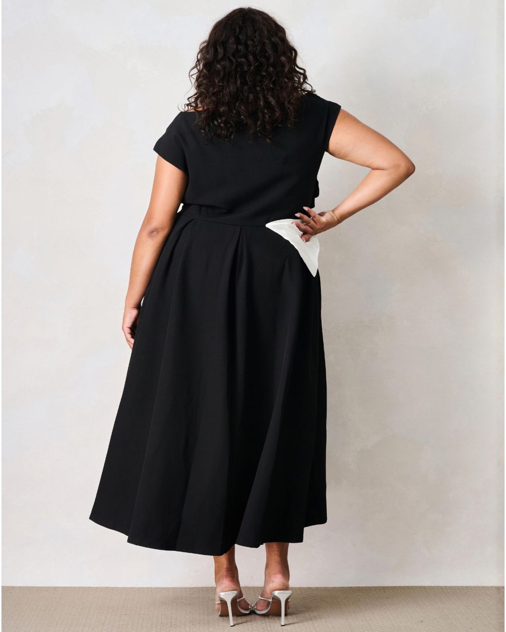 Hope & Ivy Black The Natalie Bow Dress