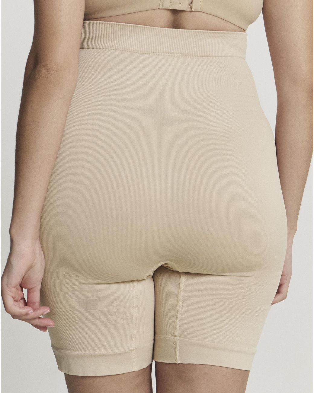 MAGISCULPT Natural Medium Control Seamfree Thighshaper