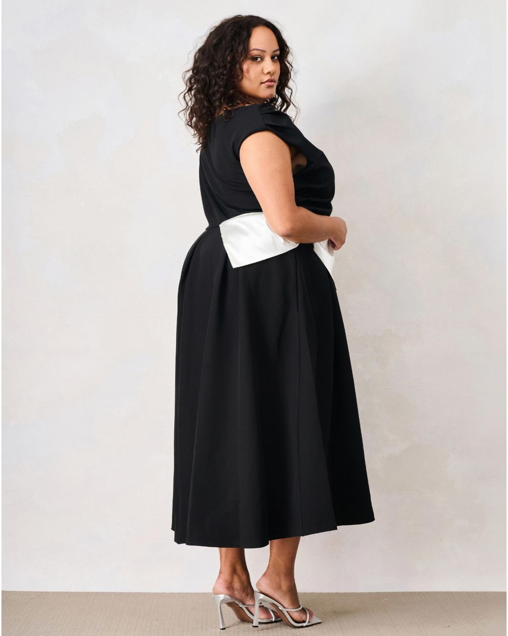 Hope & Ivy Black The Natalie Bow Dress