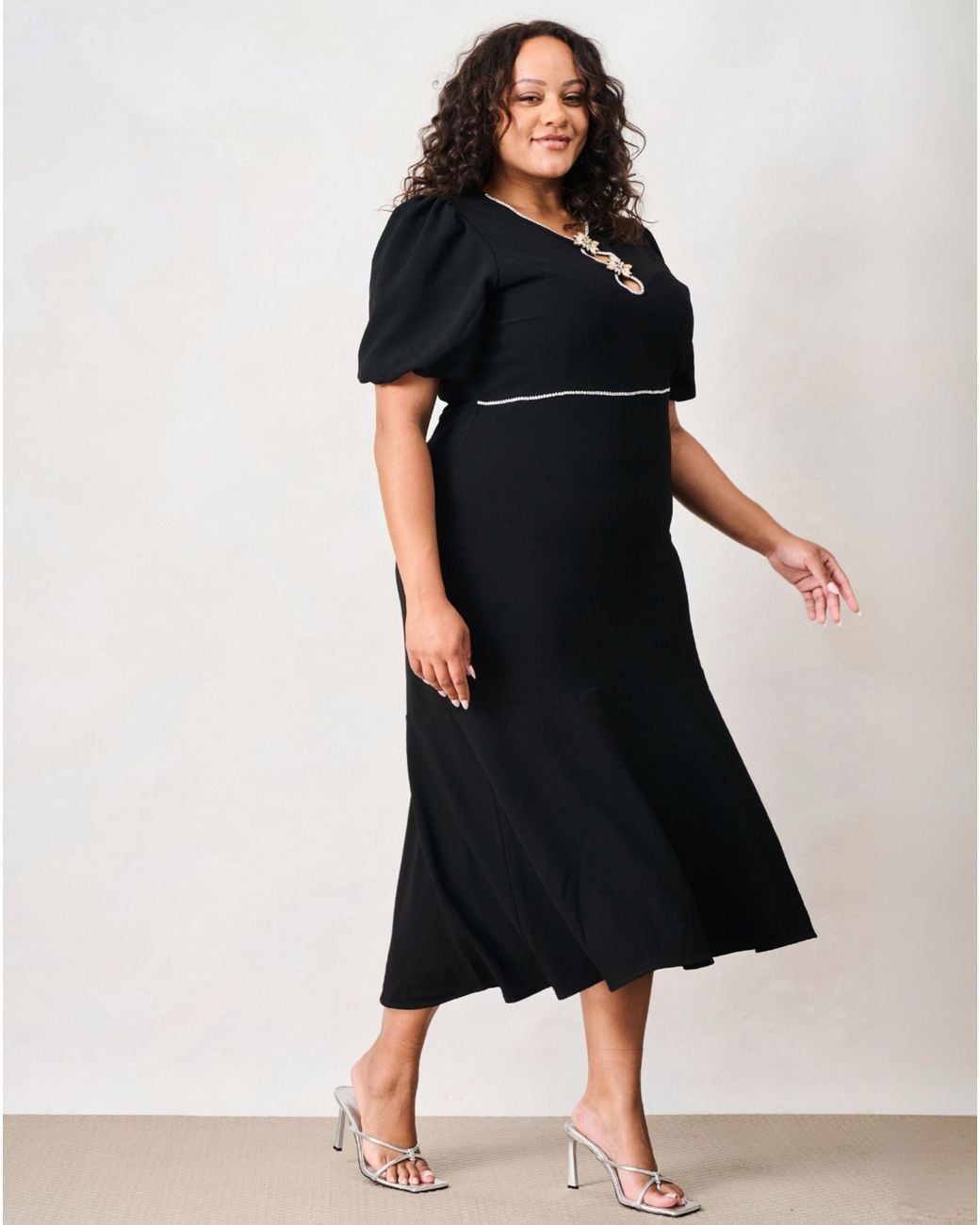 Hope & Ivy Black The Sutton Embellished Dress