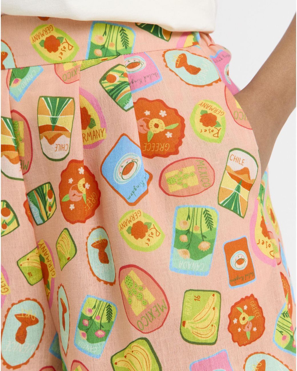 Twisted Wunder White Linen Postcard Shorts