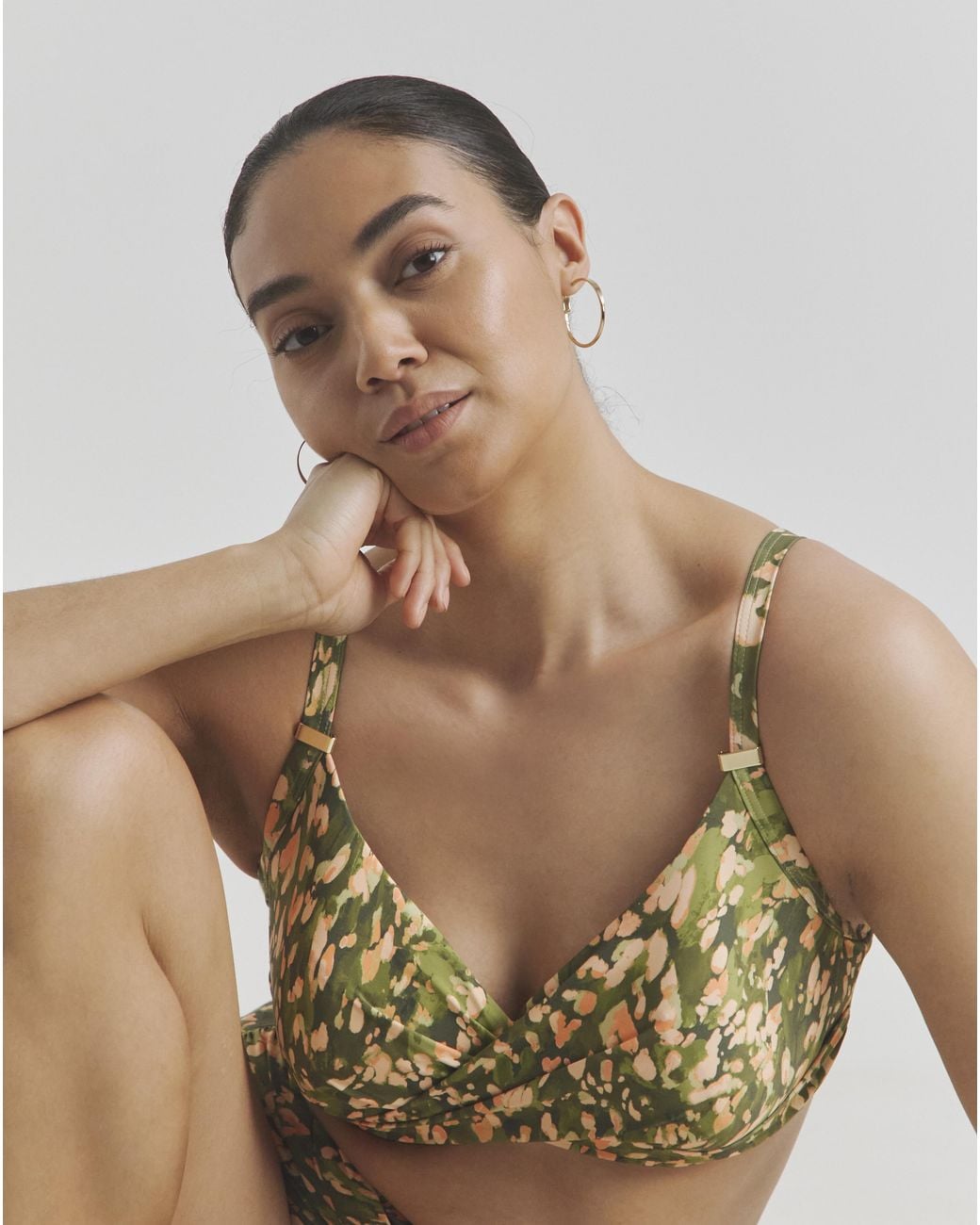 MAGISCULPT Multicolor Twist Front Plunge Bikini Top