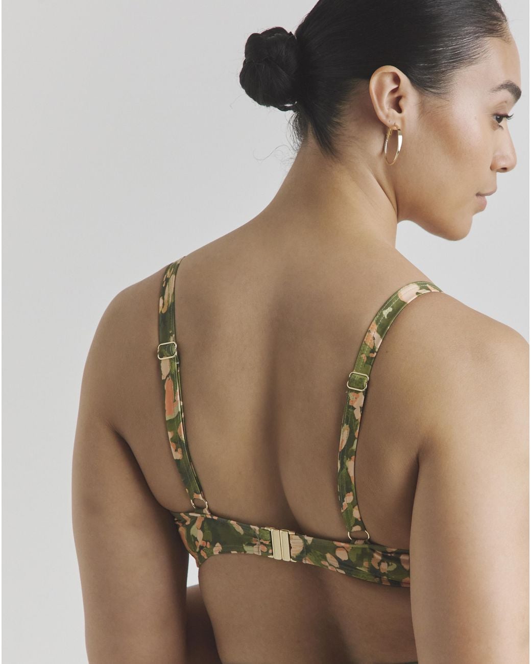 MAGISCULPT Multicolor Twist Front Plunge Bikini Top