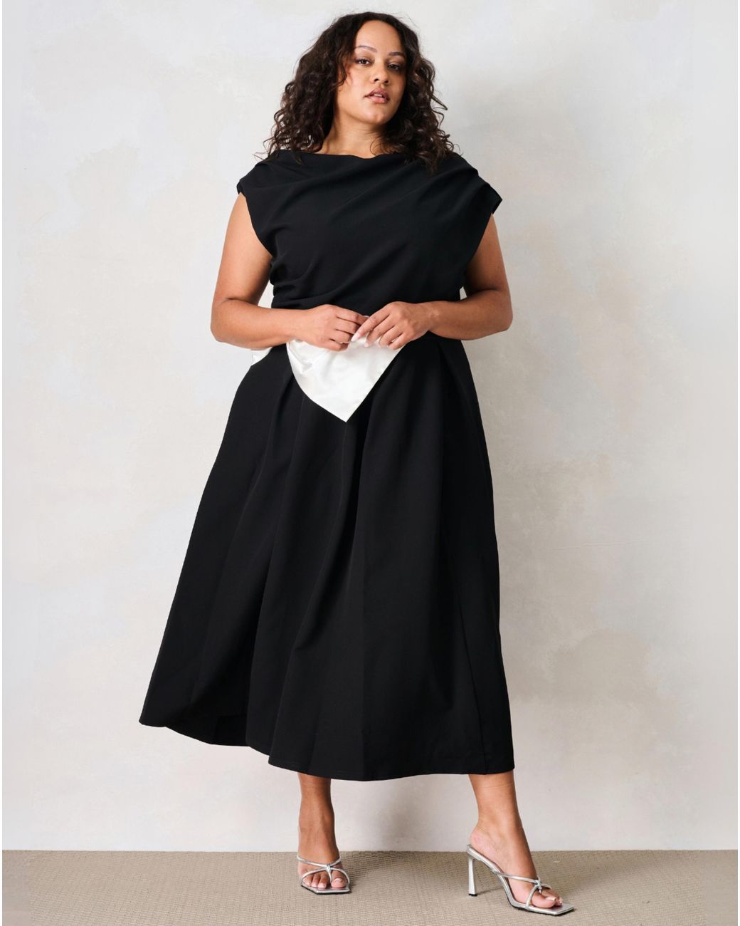 Hope & Ivy Black The Natalie Bow Dress