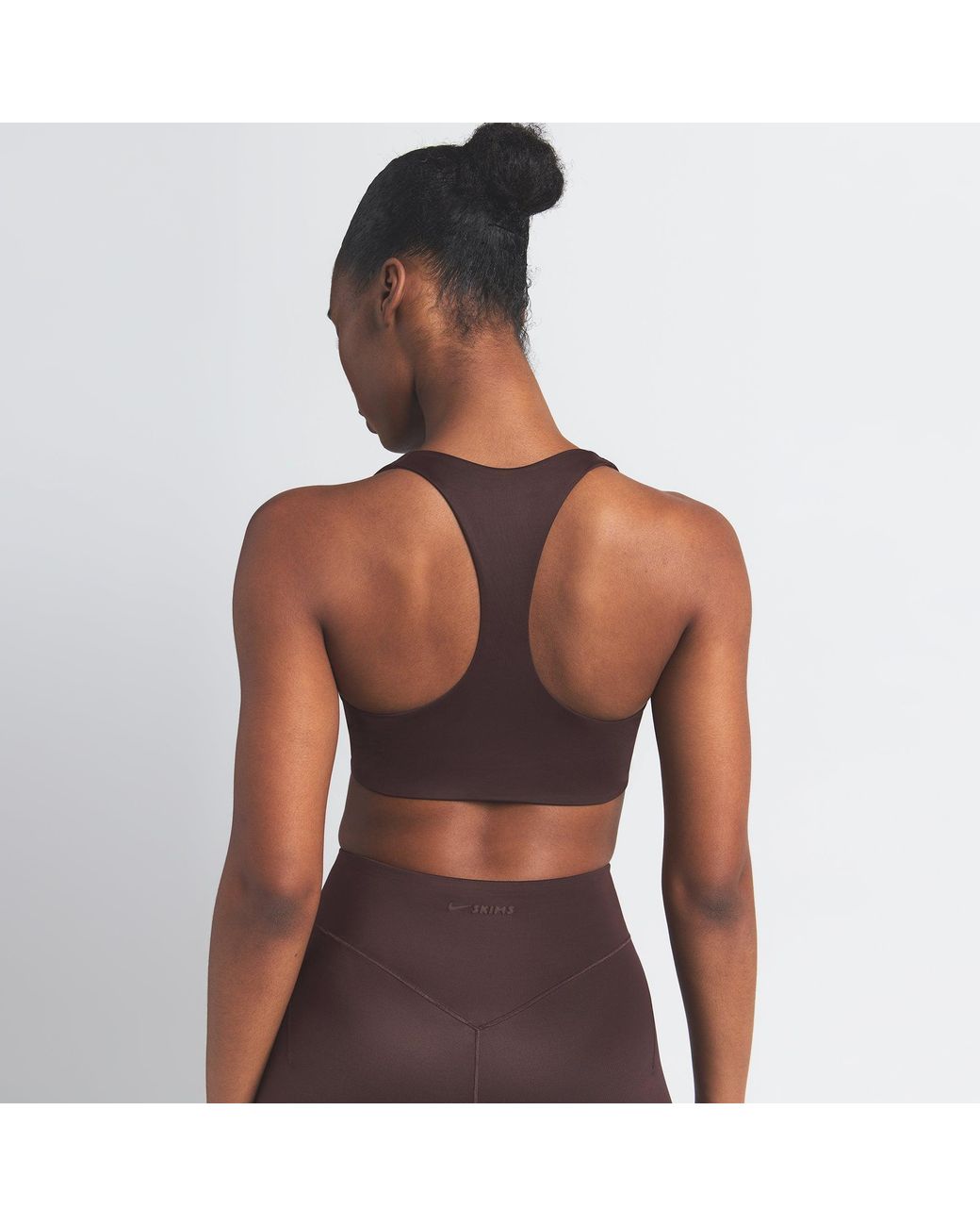 Skims Racer Back Bra in Brown | Lyst
