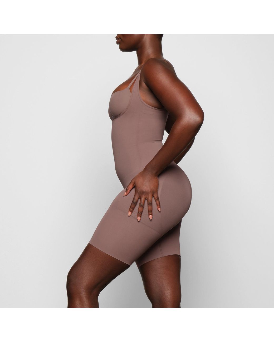 SKIMS, Seamless Sculpt Butt Enhancing Open Bust Bodysuit, DARK BEIGE, Women