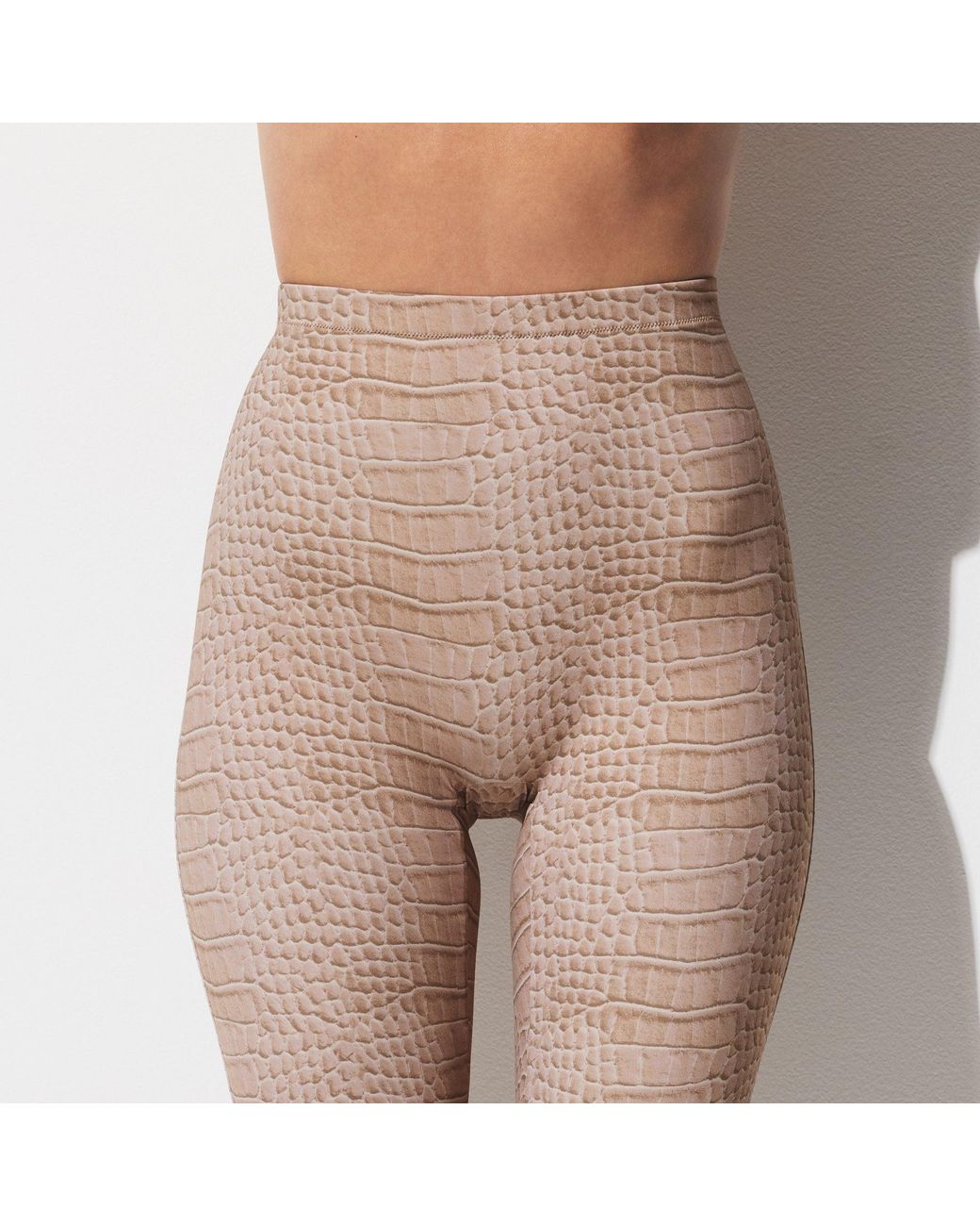 SMOOTH LAYERS CAPRI TRUFFLE skims カプリパンツ SKIMS Smooth Layers Capri Pants | Holt Renfrew