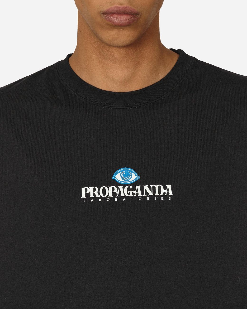 【関税込み】UNDERCOVER ブラック Propaganda Tシャツ Black 'Propaganda' T-Shirt by UNDERCOVER on Sale