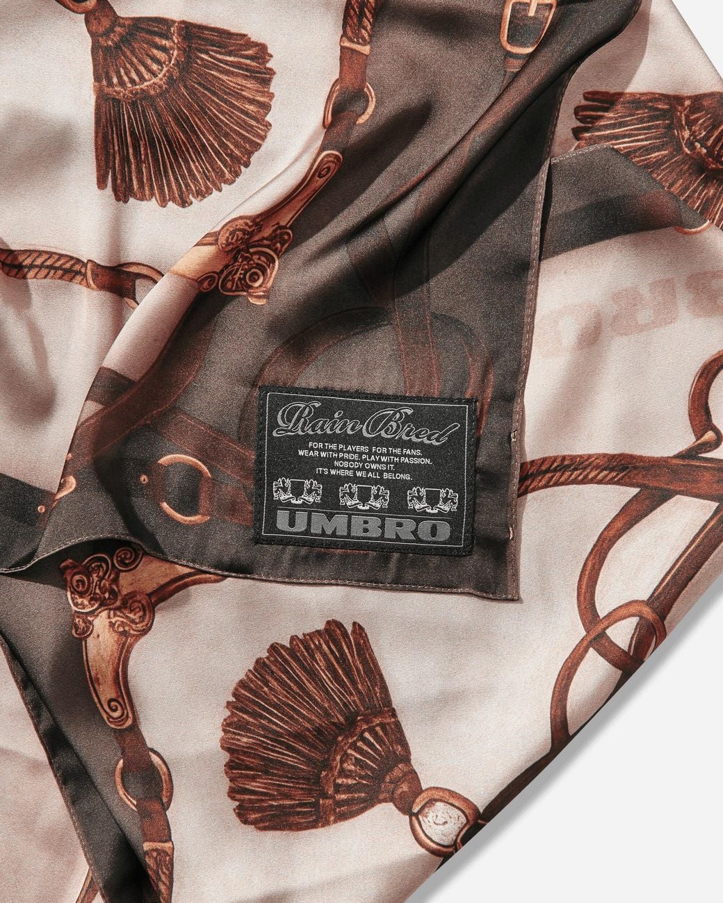 Umbro Metallic Crest Masked Foulard for men