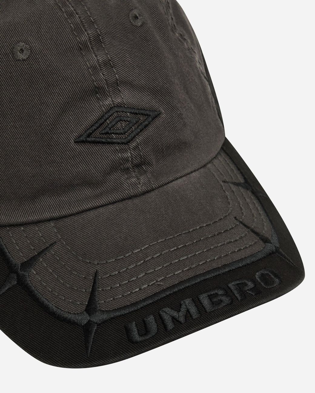 キャップ Umbro x Slam Jam Spikes Cap Anthracite Umbro Spikes Cap Anthracite – Très Bien
