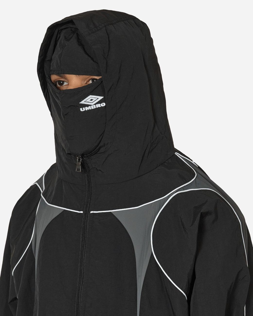 umbro-Black-Advanced-Track-