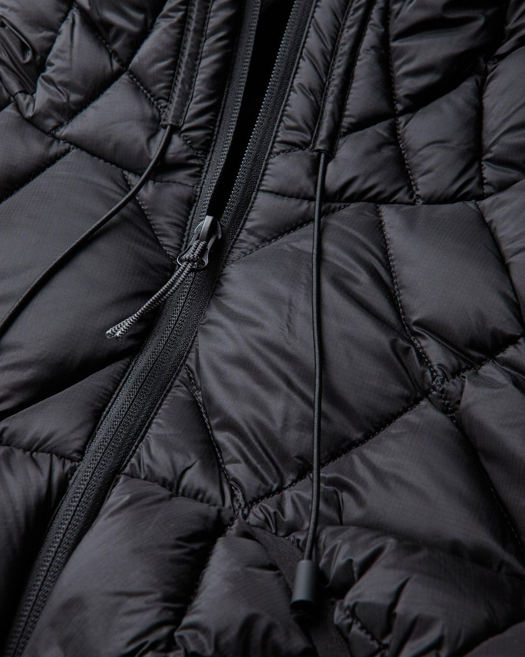 Roa Black Nuna 800 Fill Power Hooded Down Vest for men