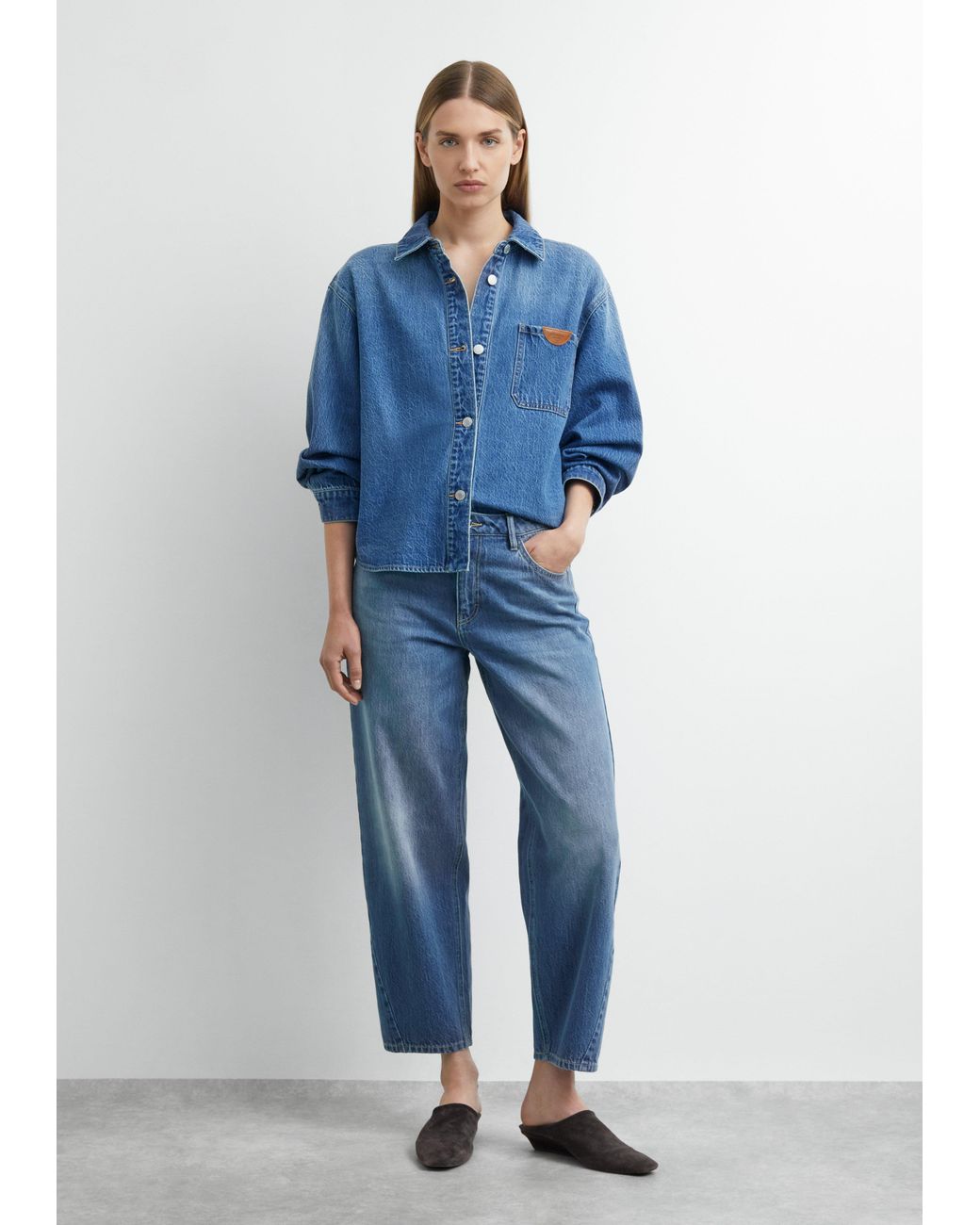 Comma, Blue Liv