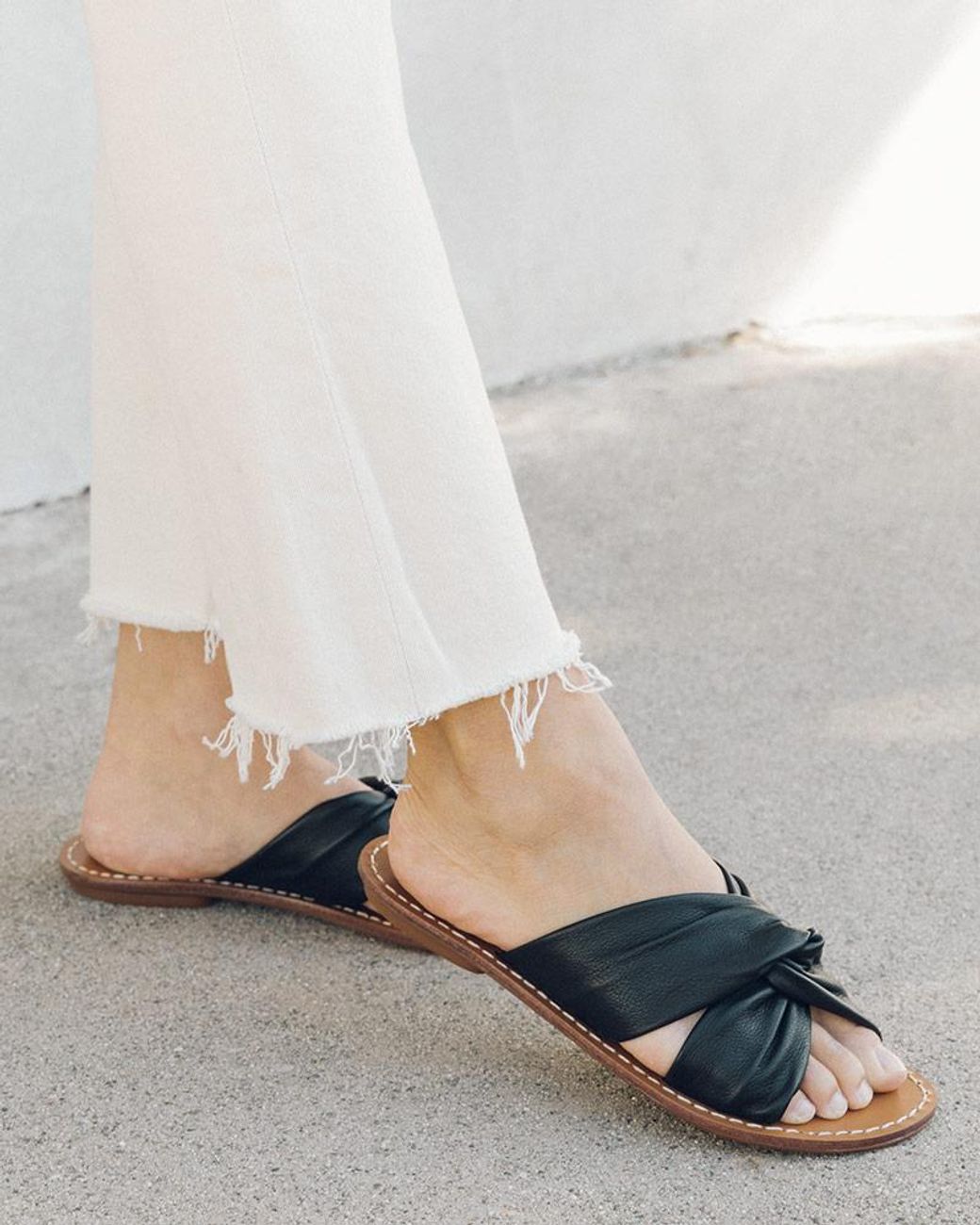 Soludos Clara Beach Slide in White | Lyst