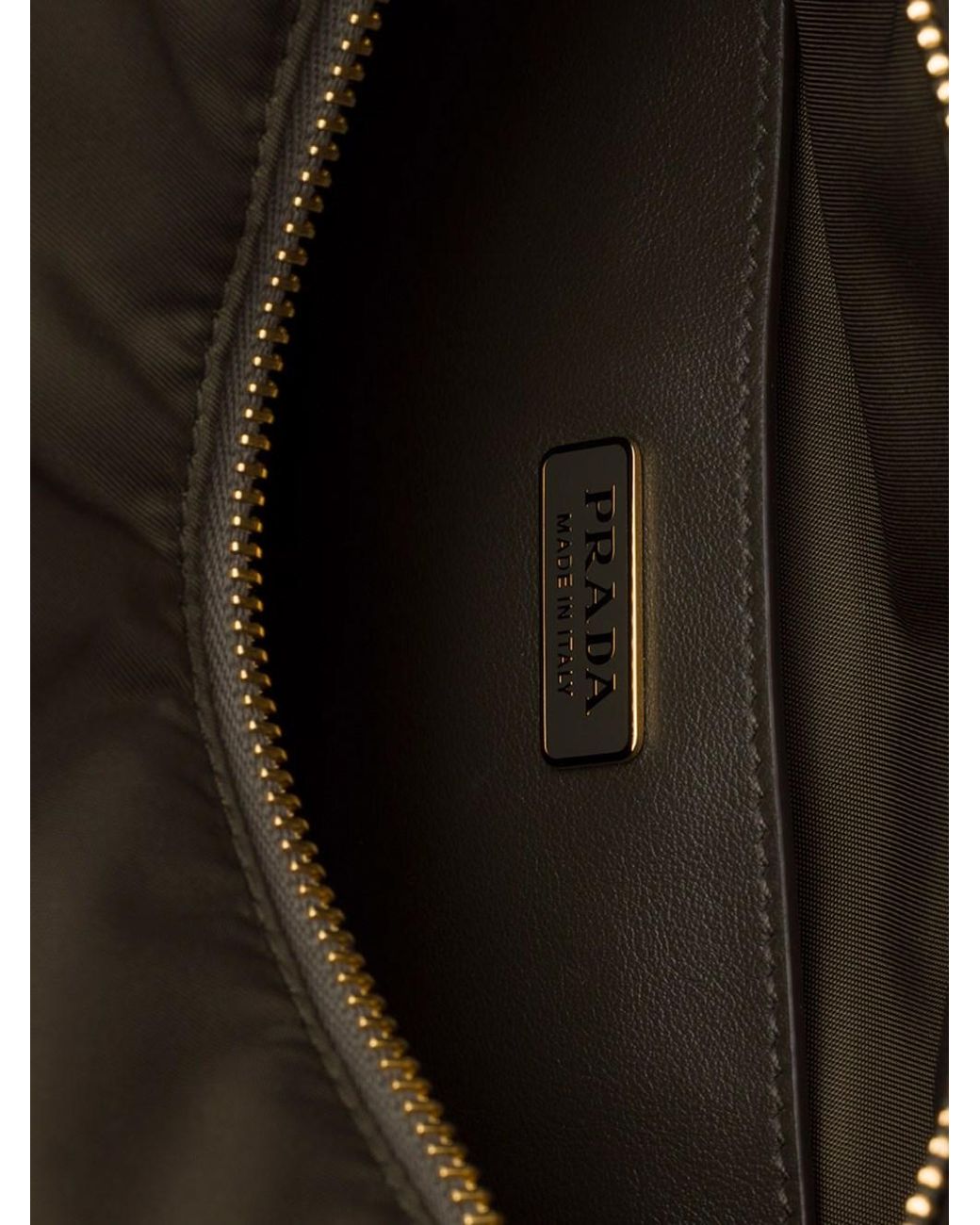 Explore Small Re-Nylon Bag di Prada in Multicolor