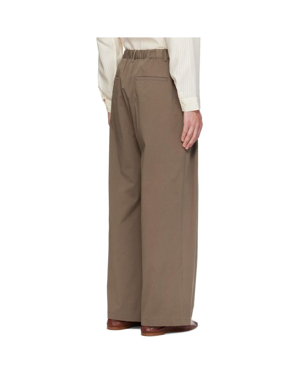 Amomento Natural Two Tuck Wide Banding Trousers for men