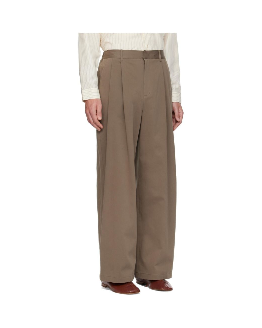 Amomento Natural Two Tuck Wide Banding Trousers for men
