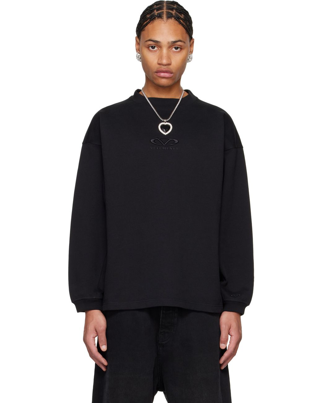 【VETEMENTS】オーバルロゴクロップドクルーネックスウェット メンズ Vetements ブラック オーバルロゴ クロップド クルー