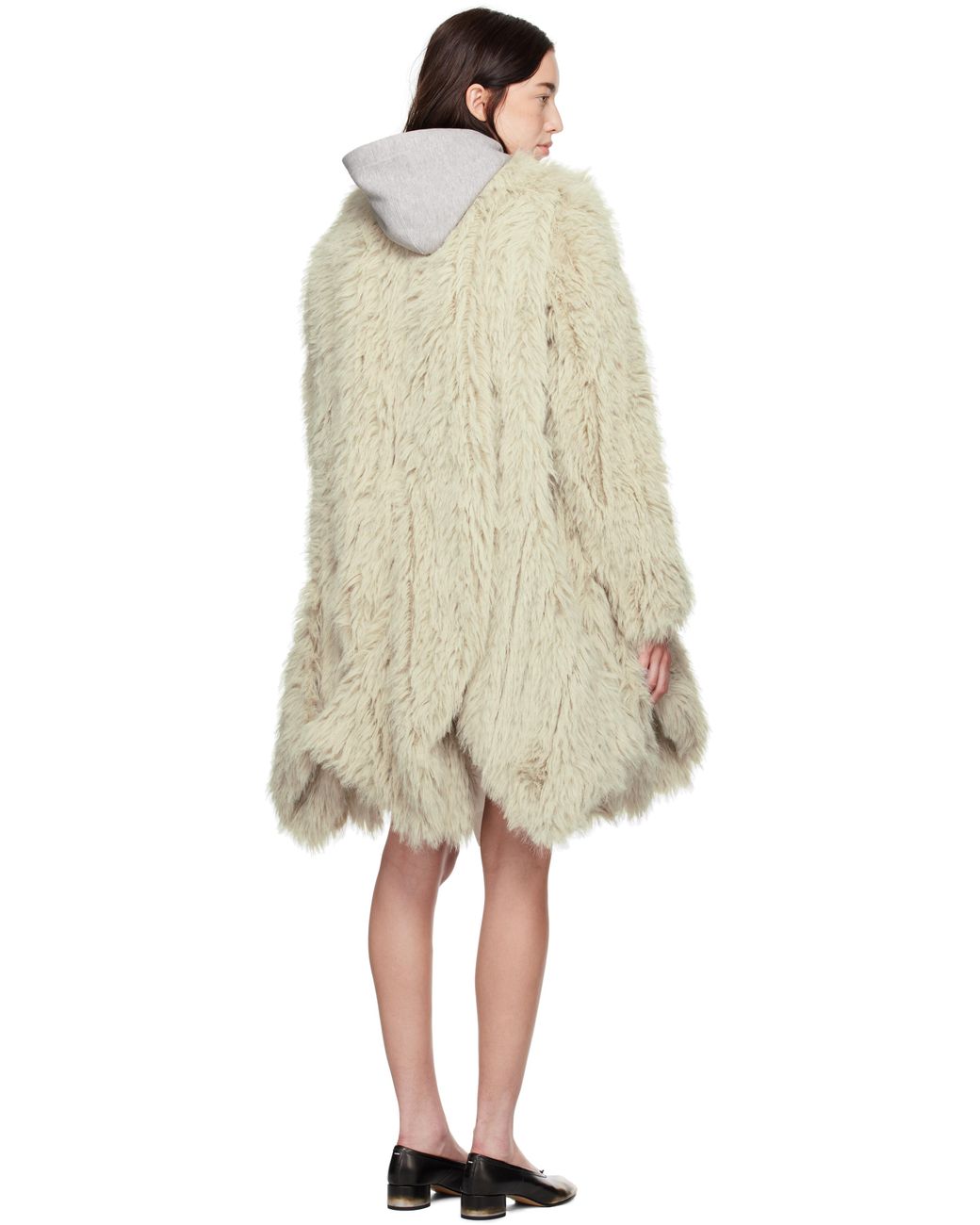【sacai】オフホワイト ベルト付き フェイクファー コート sacai: オフホワイト ベルト付き フェイクファー コート