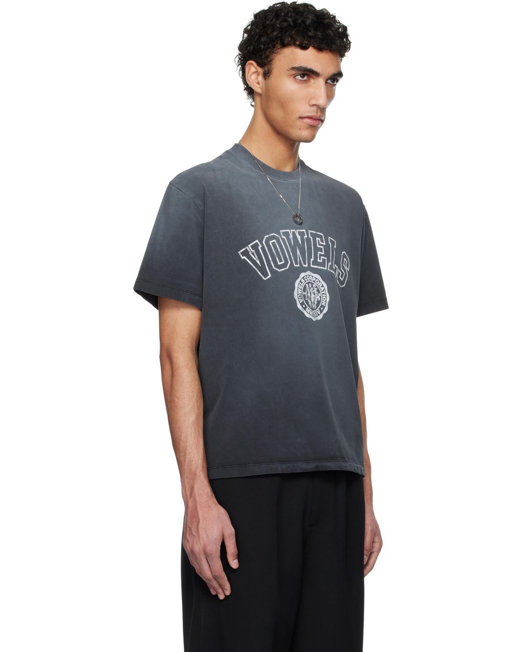 【関税込み】vowels ブラック Faded Collegiate Tシャツ vowels | Faded Collegiate Tee