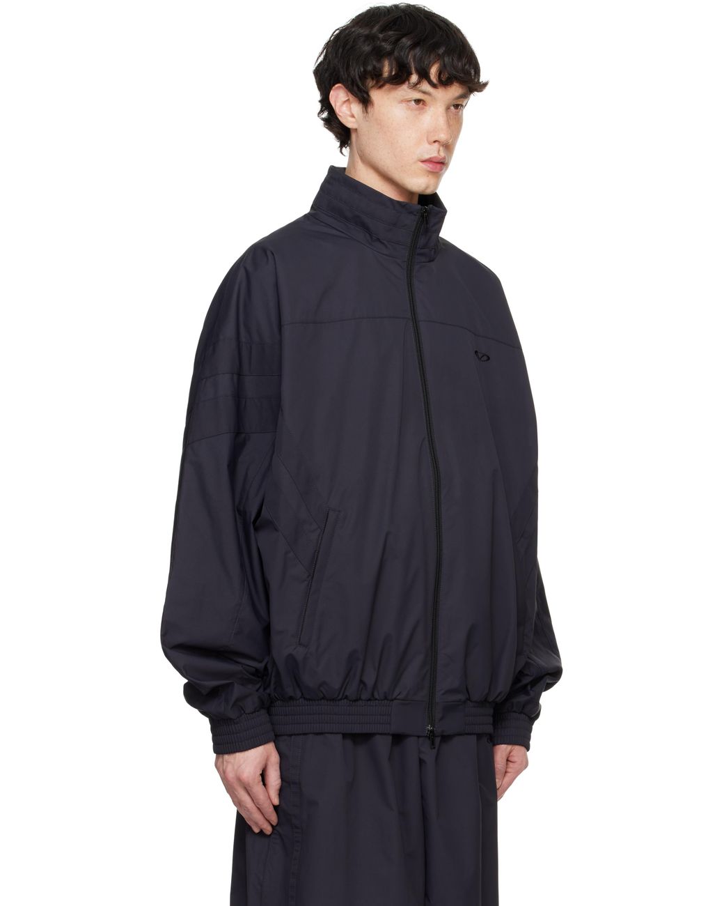 【VETEMENTS】ブルー オーバルロゴ ジム ジャケット VETEMENTSのブルー オーバルロゴ ジム ジャケットがセール中