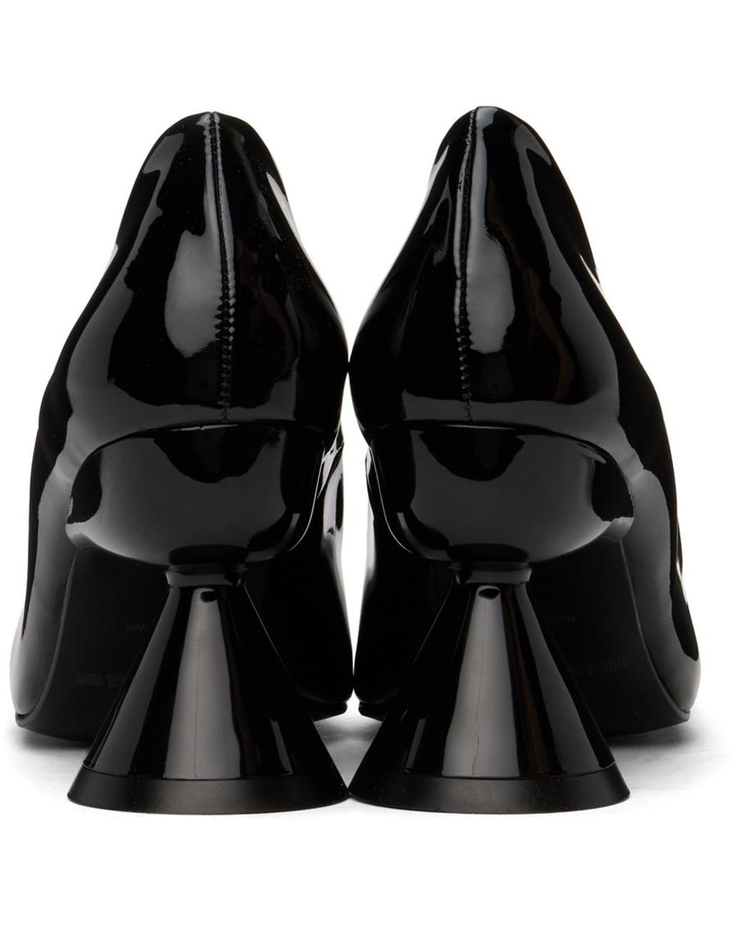 paula-canovas-del-vas-BLACK-