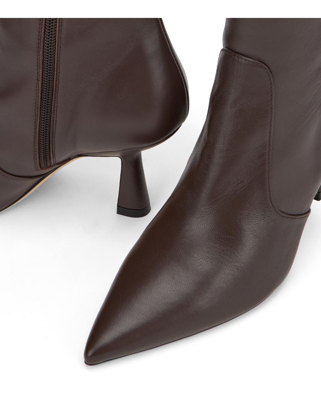 Stuart Super Sculpt Zip Boot 75 di Stuart Weitzman in Brown