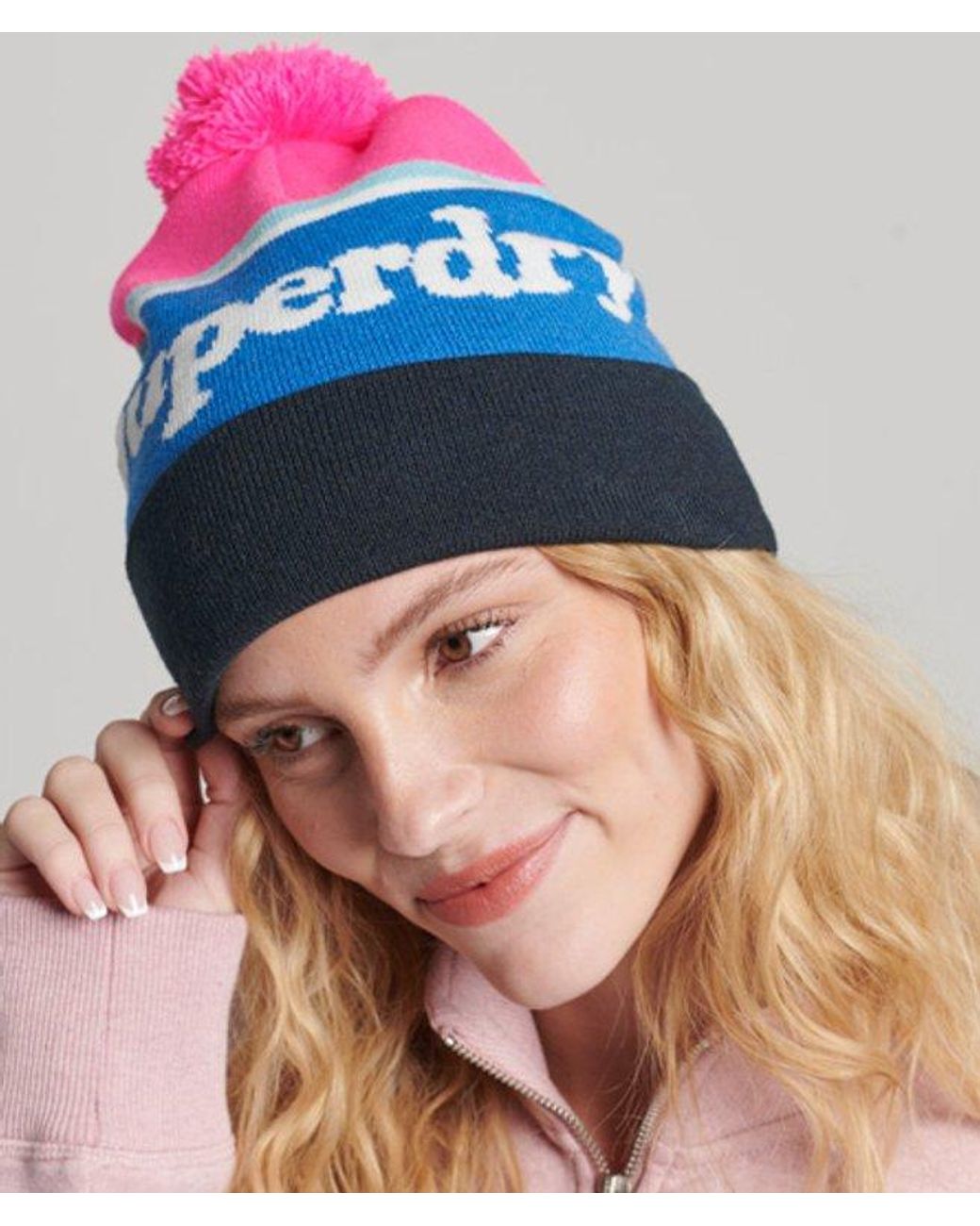 Superdry Essential Logo Beanie in het Pink