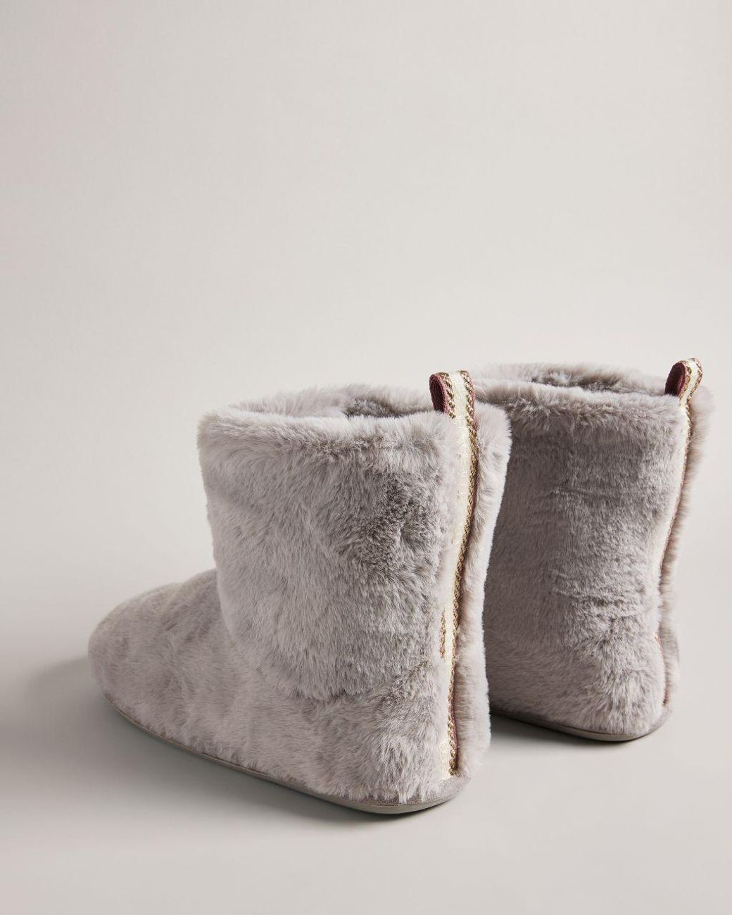 Update more than 61 faux fur slipper boots latest dedaotaonec