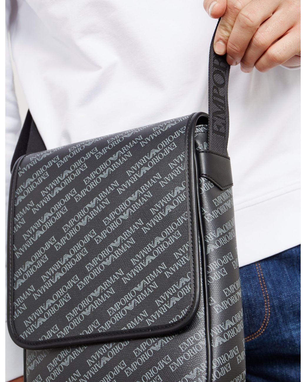 Emporio Armani Messenger Bag - Shoulder bags - Boozt.com