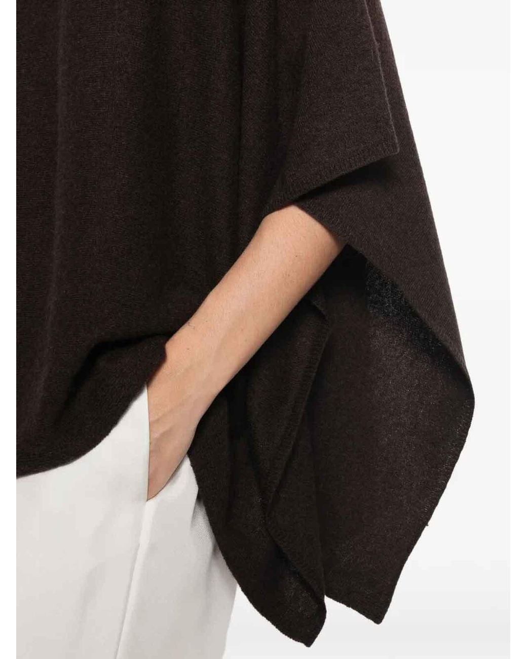 Cape Not Shy en coloris Black
