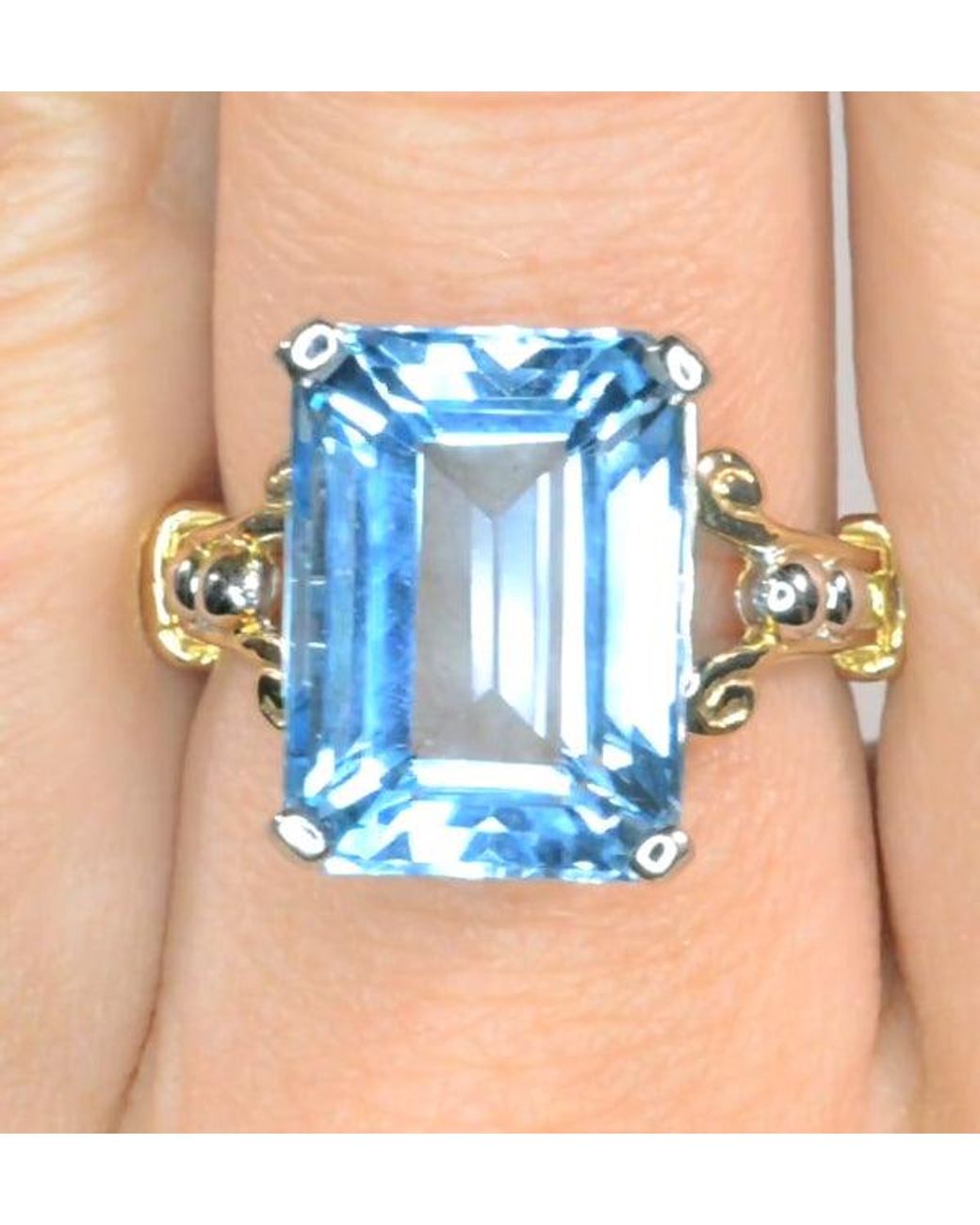 The Diamond Store Blue Topaz 9.35Ct 9K Ring
