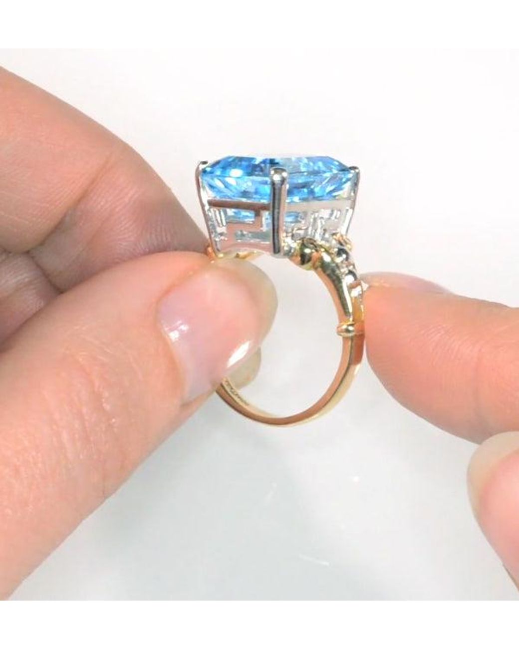 The Diamond Store Blue Topaz 9.35Ct 9K Ring