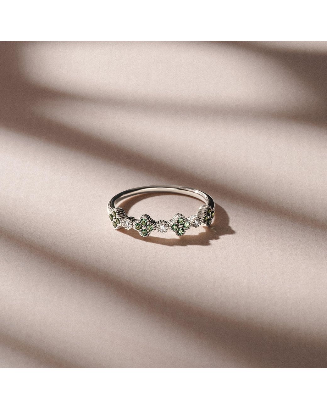 The Diamond Store Green Alegria 0.18Ct Lab Emerald 4 Clover Ring