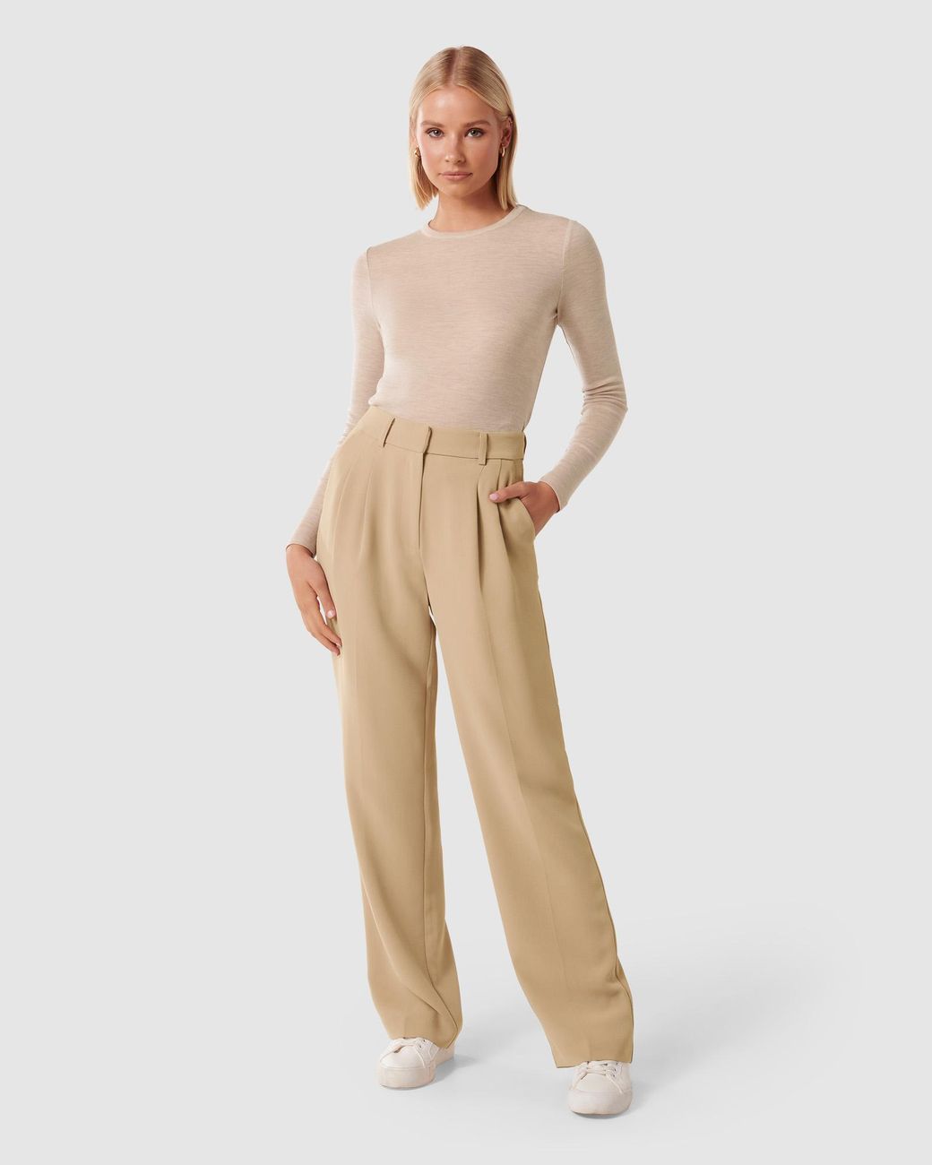 Forever New Women White High-Rise Pleated Trousers Price in India, Full  Specifications & Offers | DTashion.com