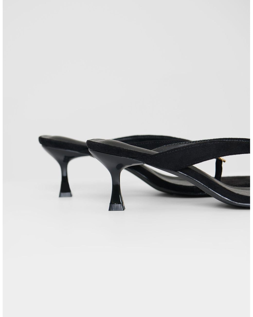 Threadbare Black Toe Post Kitten Heels