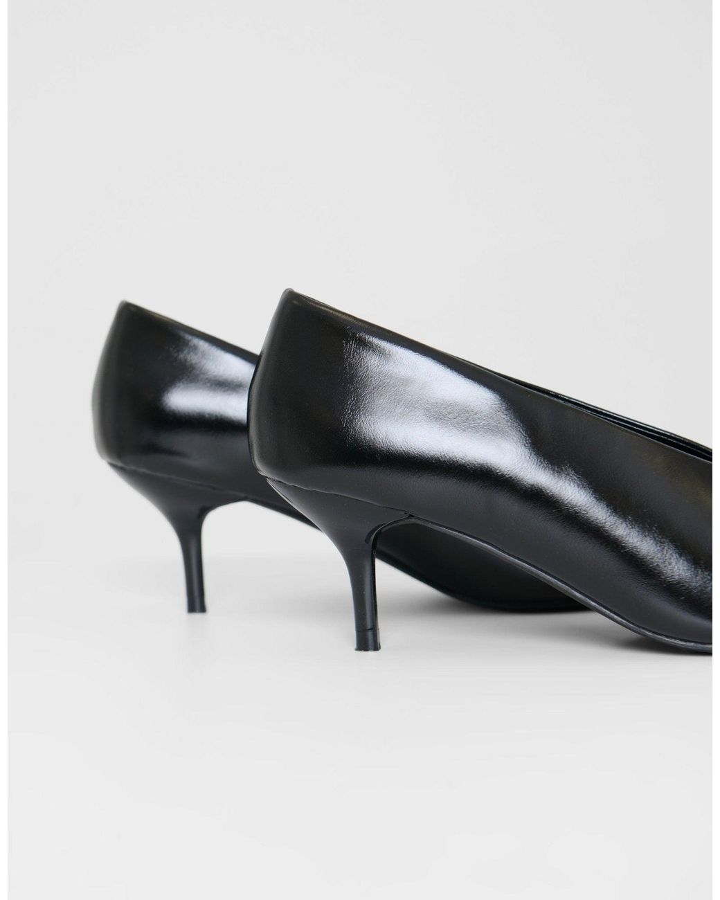 Threadbare Gray Pointed Kitten Heels
