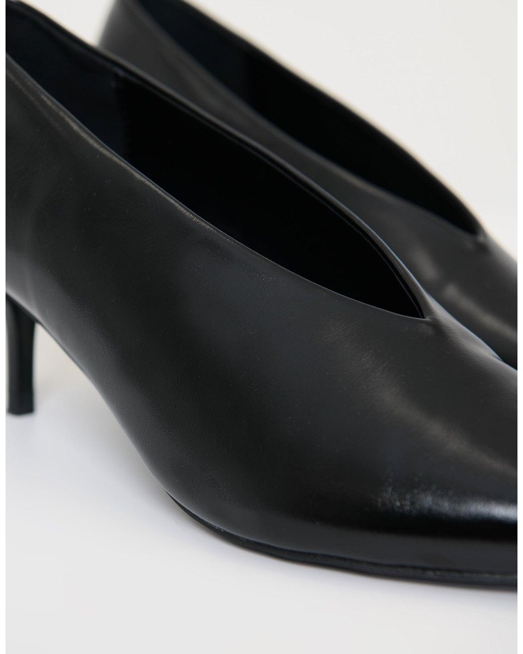 Threadbare Gray Pointed Kitten Heels