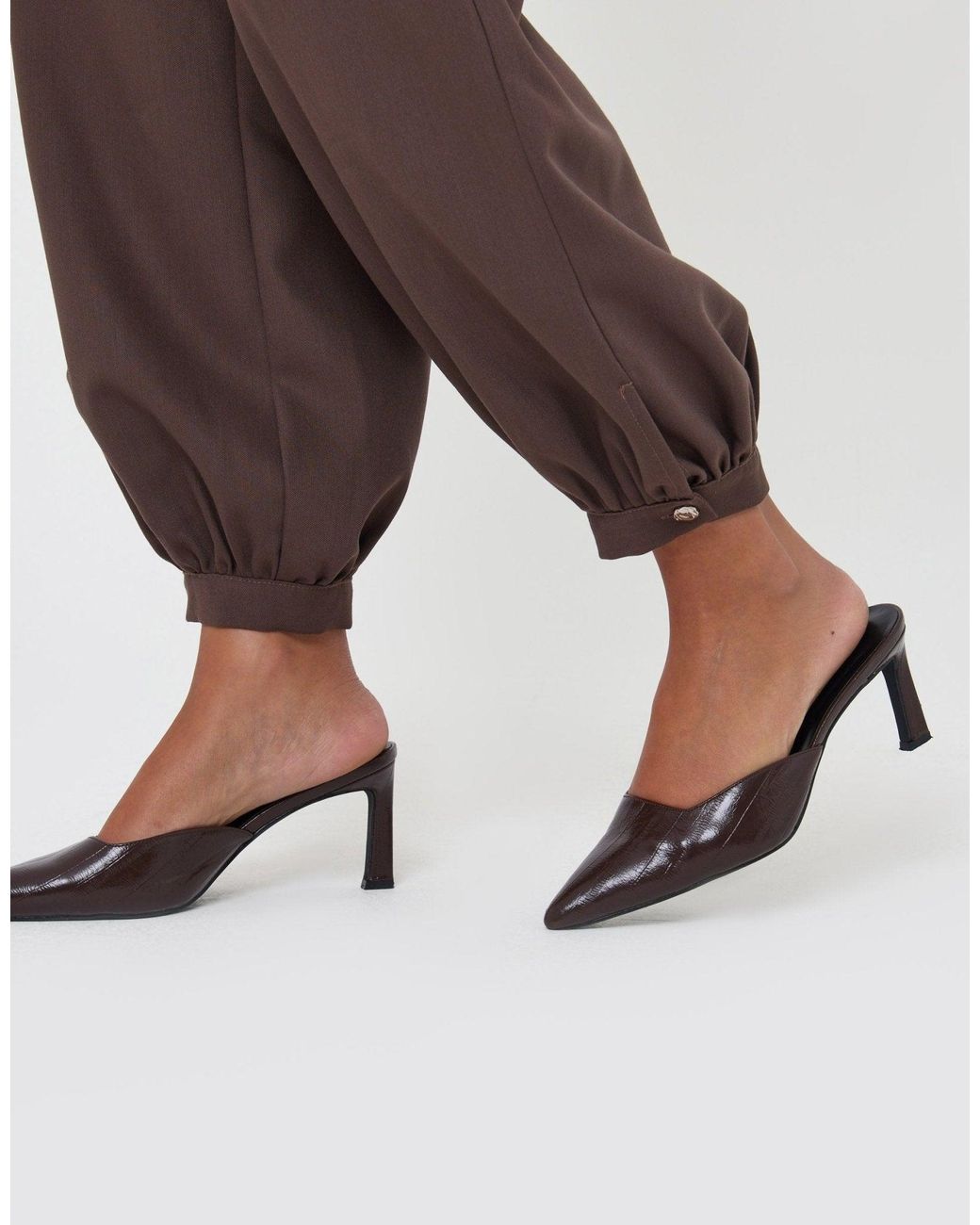 Threadbare Brown Closed Toe Kitten Heel