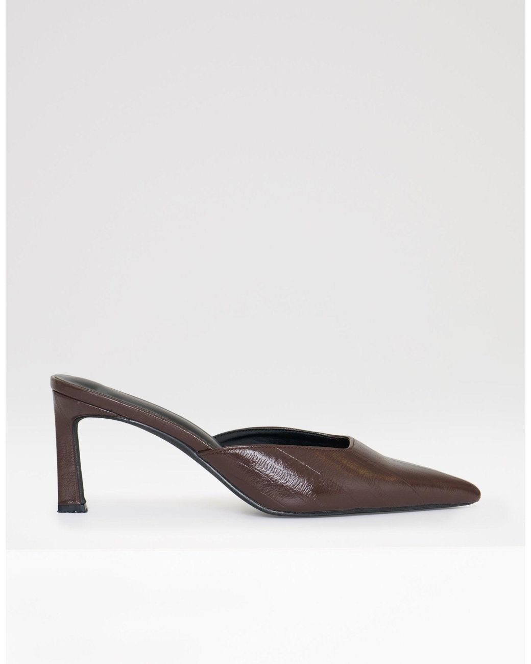 Threadbare Brown Closed Toe Kitten Heel