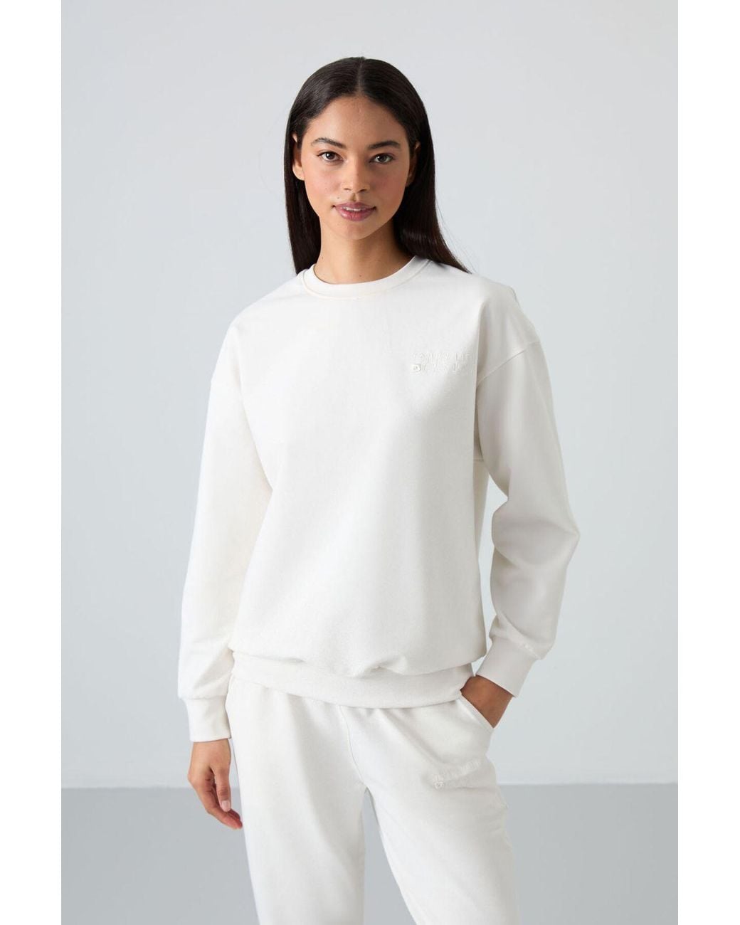 TOMMY LIFE White Oversized Sweatshirt And Elastic Hem Pants Set