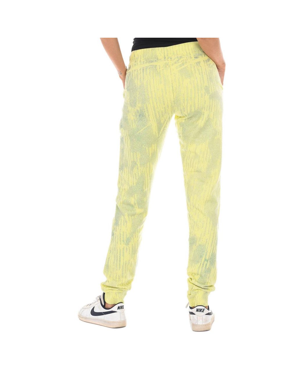 Met Broek Nora in het Yellow