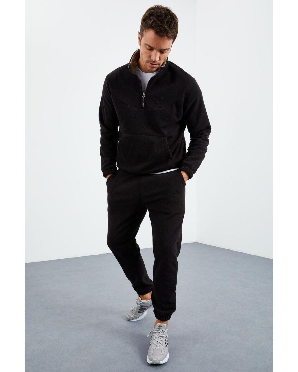 TOMMY LIFE Black Sweatshirt And Pants Set for men