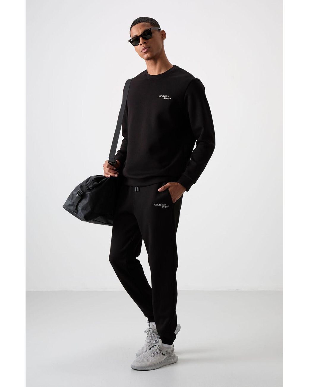 TOMMY LIFE Black Long-Sleeve Sweatshirt And Pants Set for men